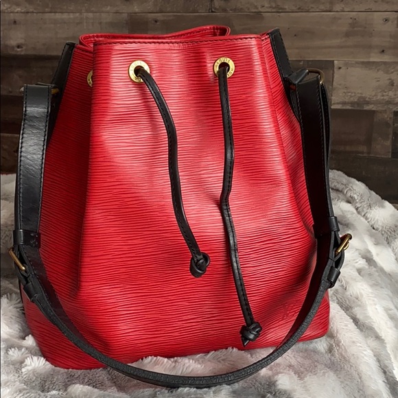 ⭐️price is firm⭐️Louis Vuitton Red Epi bucket
